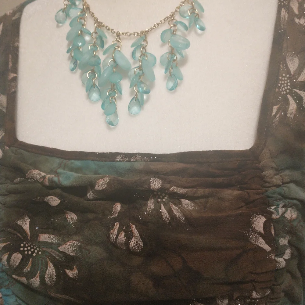 Dressbarn Brown and Blue Floral Ruched Cap Sleeve Blouse - Picture 6 of 9